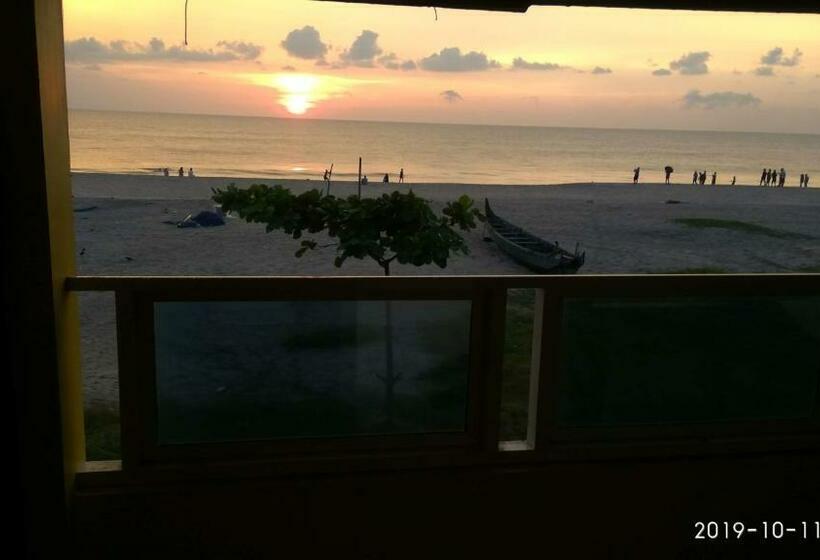 חדר דלוקס עם מרפסת נוף לים, Alleppey Holiday Beach Resort