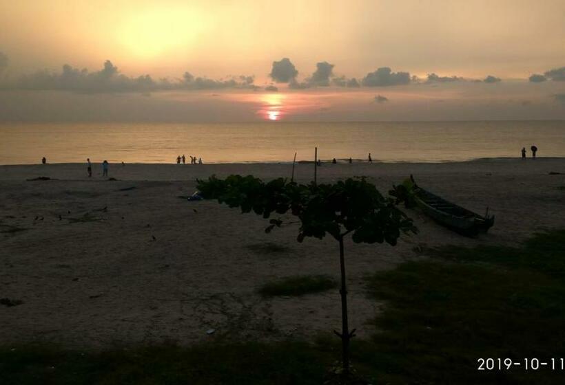 חדר דלוקס עם מרפסת נוף לים, Alleppey Holiday Beach Resort