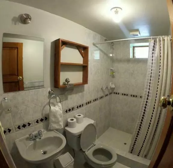 Standard Kolmen Hengen Huone, Apu Lodge