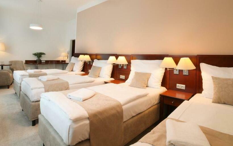 חדר סטנדרט לארבעה, Kozák