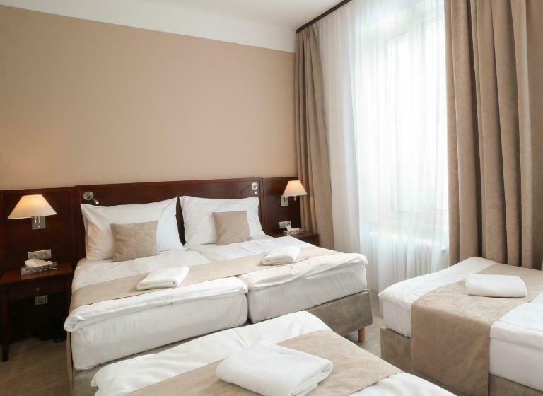 חדר סטנדרט לארבעה, Kozák