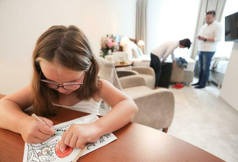 חדר סטנדרט לארבעה, Kozák