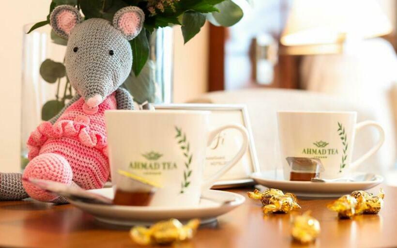 חדר סטנדרט לארבעה, Kozák