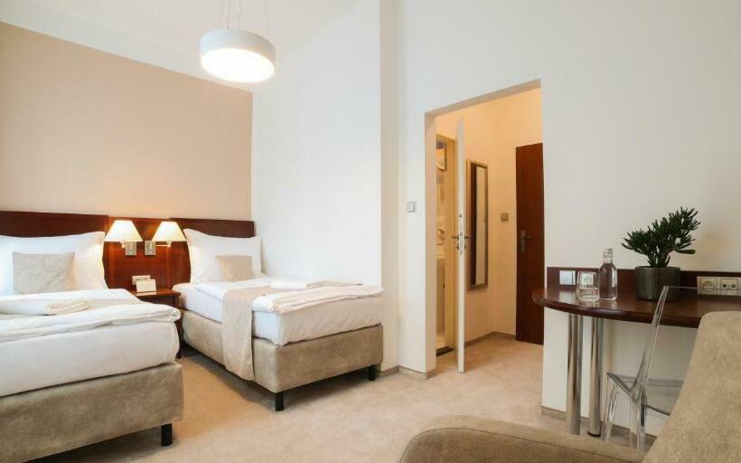 חדר סטנדרט, Kozák