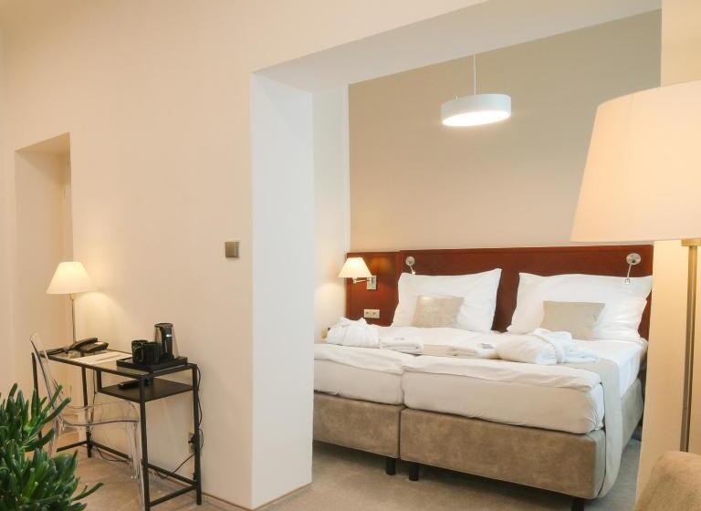 חדר סטנדרט, Kozák