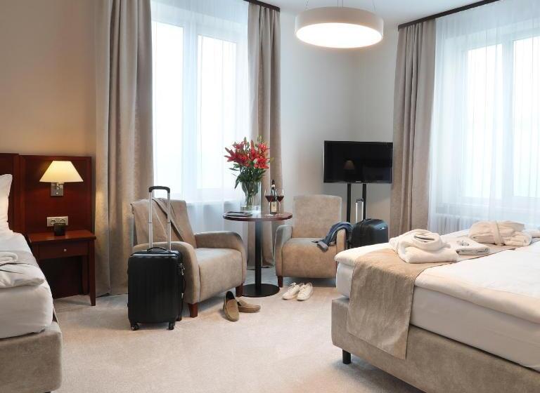 חדר סטנדרט לשלושה, Kozák