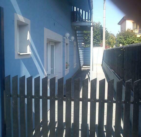 标准三人间, Manhattan Penzion