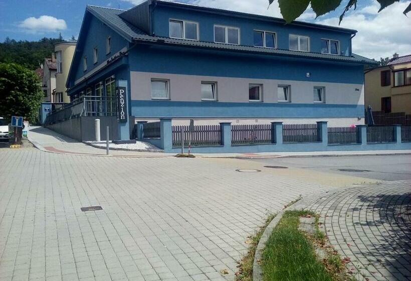 标准三人间, Manhattan Penzion