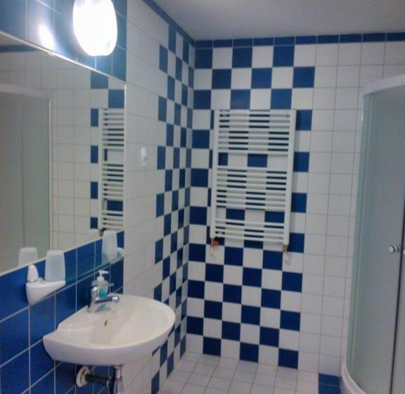 标准三人间, Manhattan Penzion