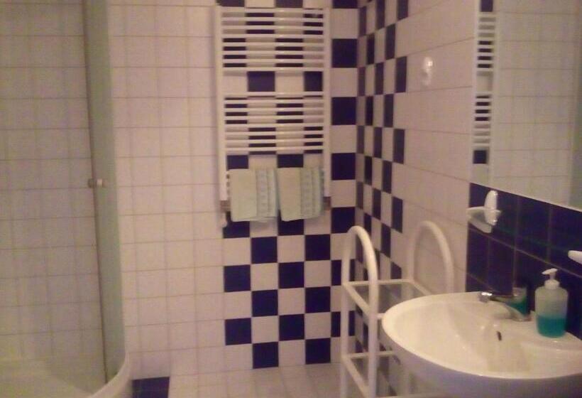 四人标准间, Manhattan Penzion