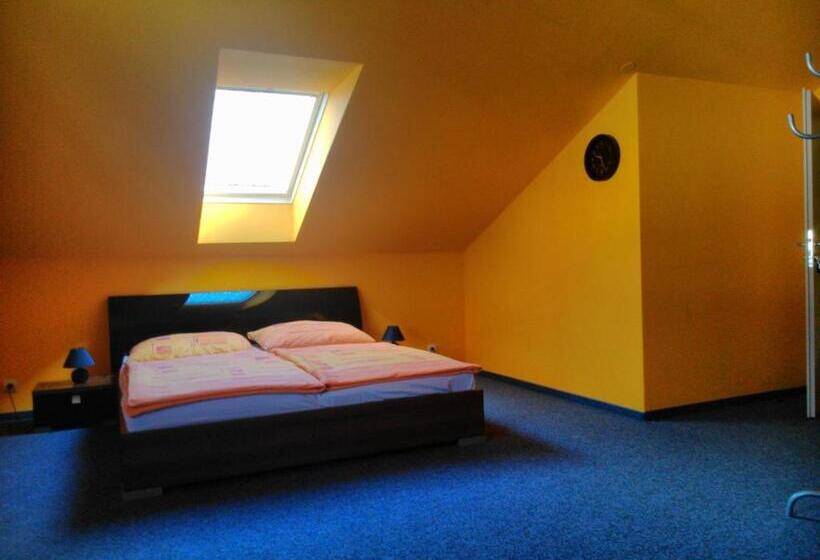 四人标准间, Manhattan Penzion