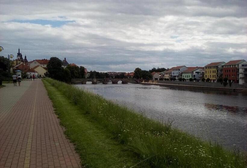 家庭工作室, Manhattan Penzion