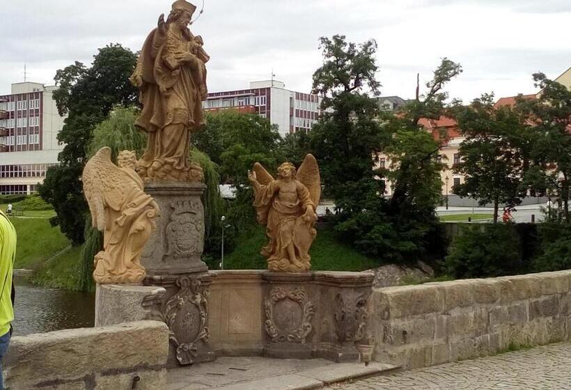 家庭工作室, Manhattan Penzion