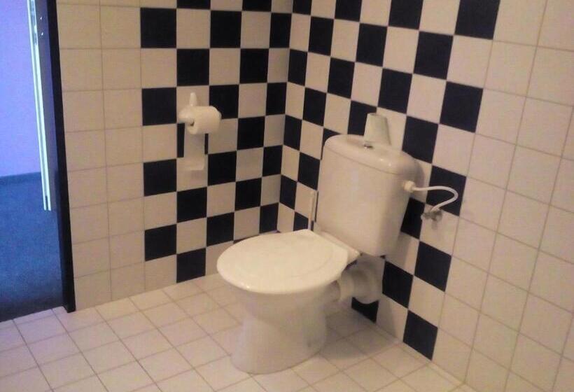 إستديو عائلى, Manhattan Penzion