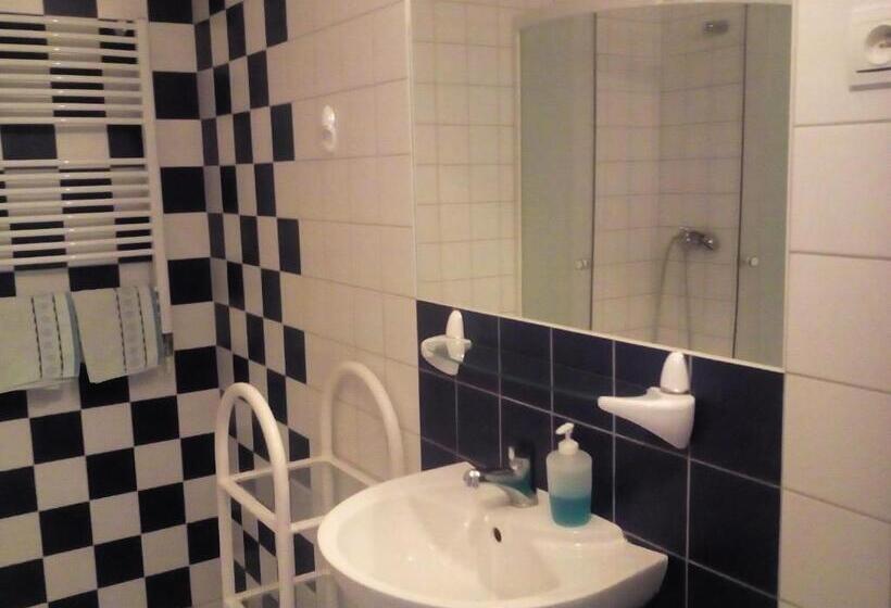 家庭工作室, Manhattan Penzion