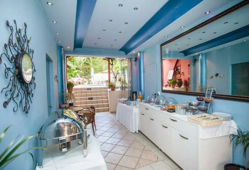 Standard Triple Room, Paradise