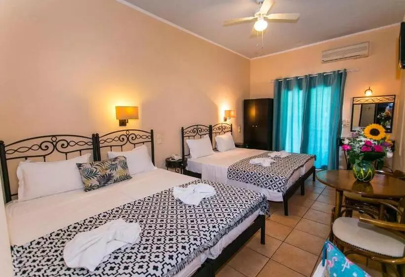 Standard Quadruple Room, Paradise