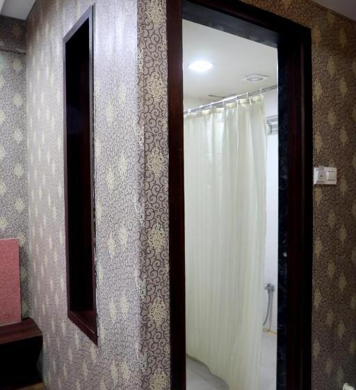 اتاق لوکس با بالکن, Pearls