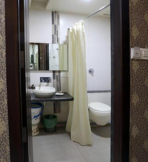 اتاق لوکس با بالکن, Pearls