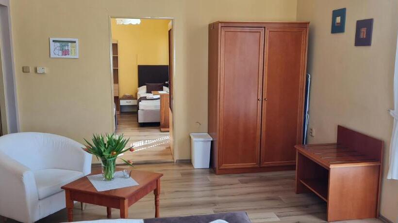 Люкс 3 Спальни, Pension Elektra
