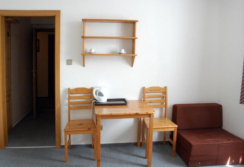 חדר סטנדרט לשלושה, Penzion Bobešova Bouda