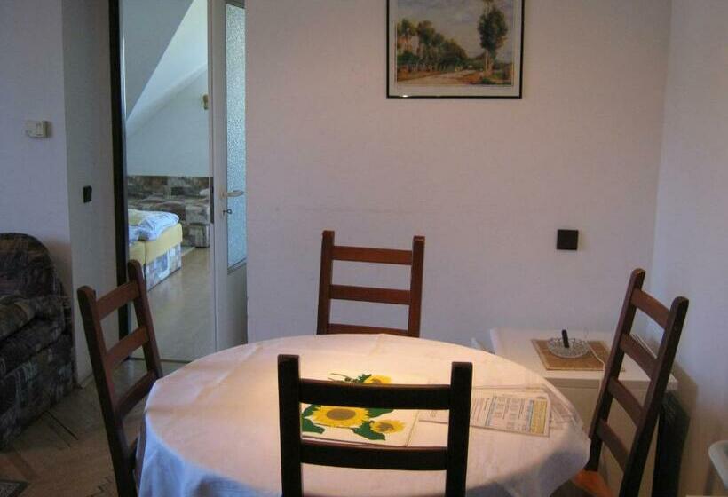 جناح, Privat Apartma Ulrych
