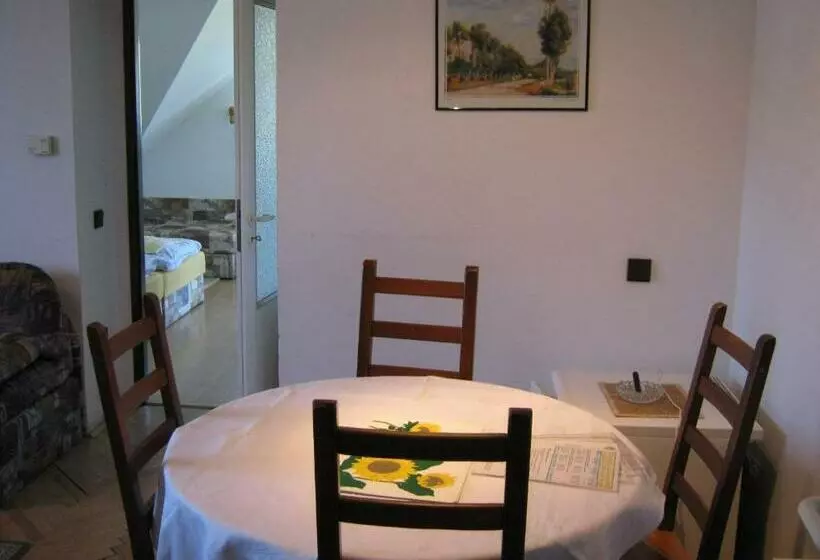 سوییت, Privat Apartma Ulrych