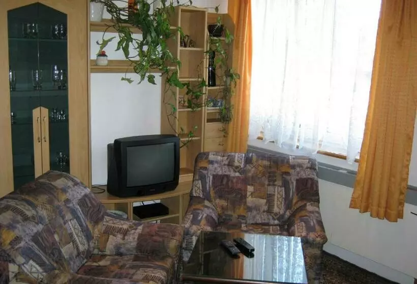 سوییت, Privat Apartma Ulrych