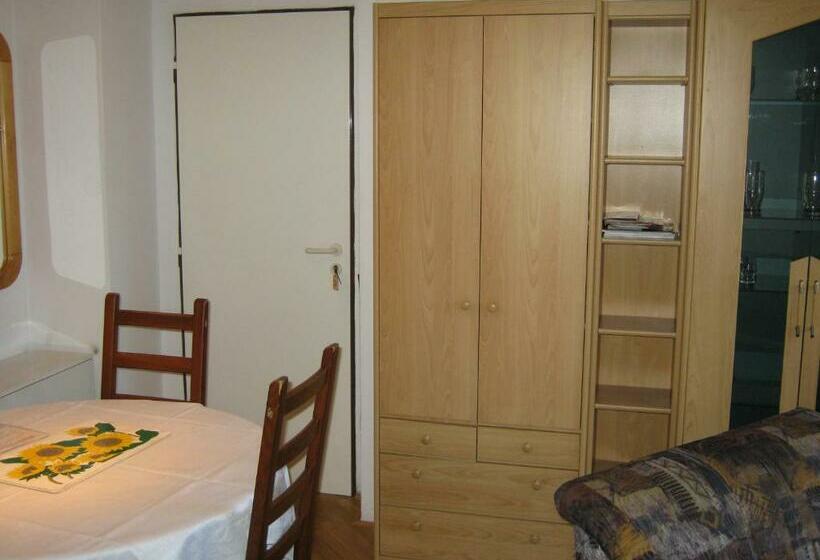 جناح, Privat Apartma Ulrych