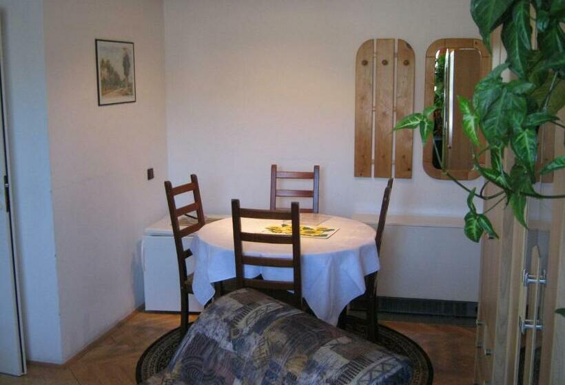 جناح, Privat Apartma Ulrych