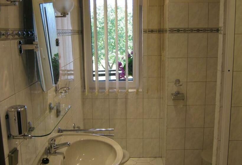 جناح, Privat Apartma Ulrych