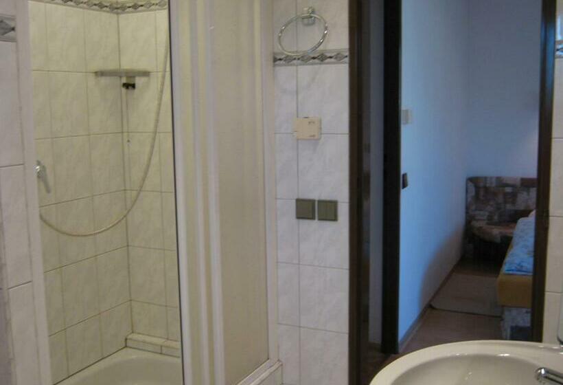 جناح, Privat Apartma Ulrych