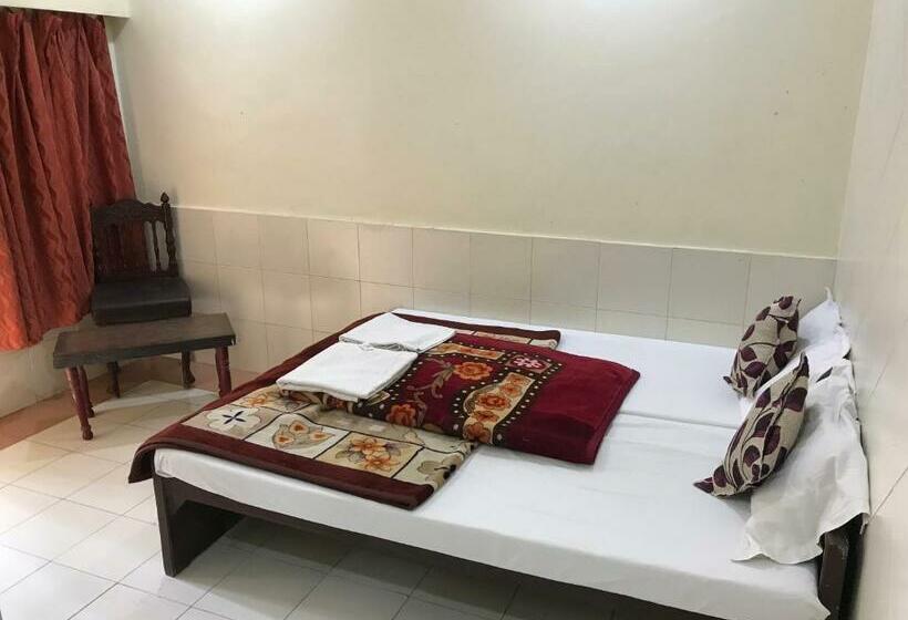 Номер Стандарт, Sheela, 100m From Taj Mahal