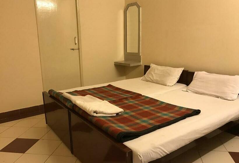 Номер Стандарт, Sheela, 100m From Taj Mahal