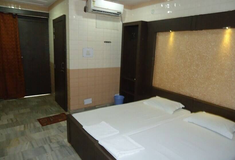 Номер Стандарт, Sheela, 100m From Taj Mahal