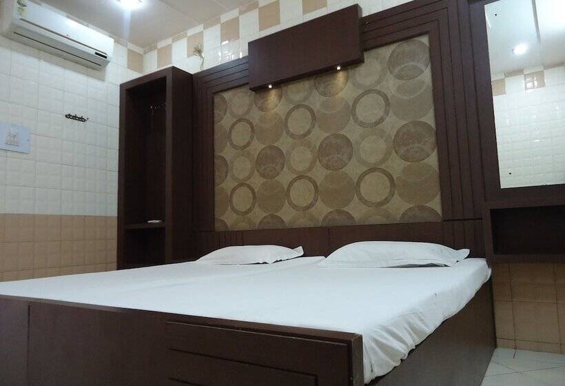 Номер Стандарт, Sheela, 100m From Taj Mahal