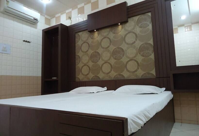 Номер Стандарт, Sheela, 100m From Taj Mahal