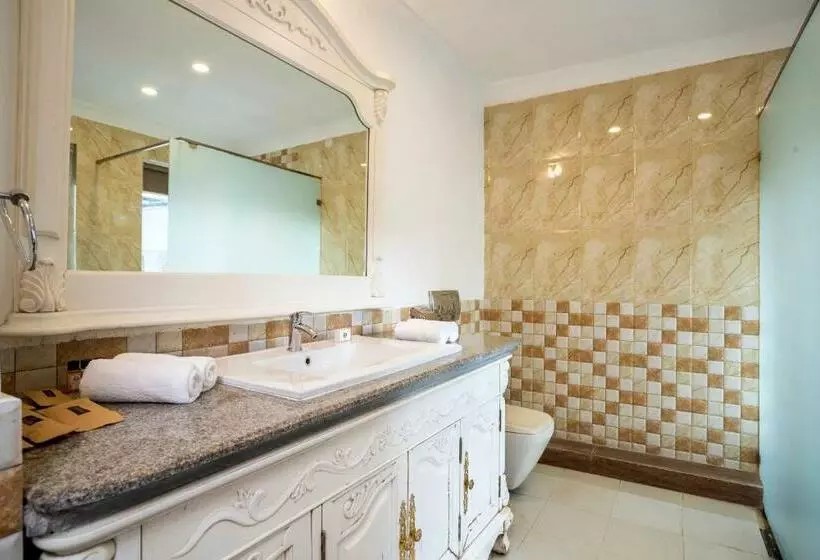 スイート, Stone Wood Riverfront Resort, Siolim