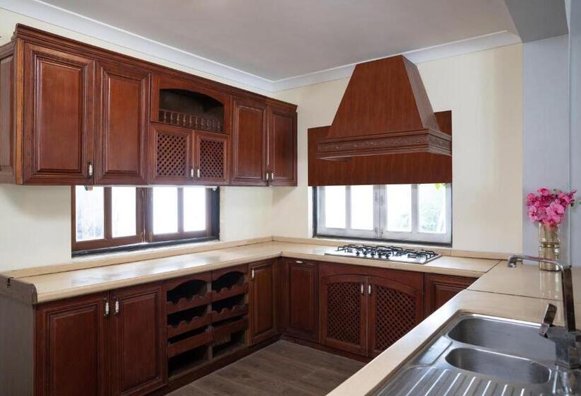 וילה עם 4 חדרי שינה, Stone Wood Riverfront Resort, Siolim