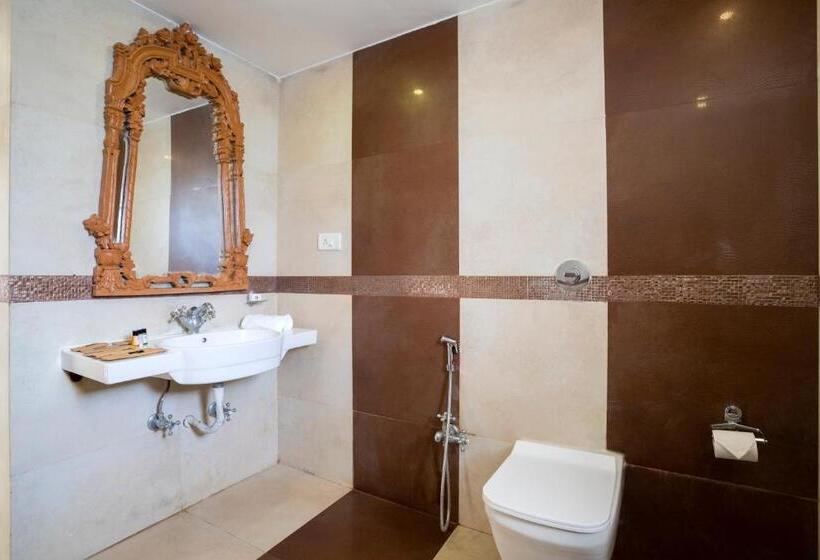 וילה עם 4 חדרי שינה, Stone Wood Riverfront Resort, Siolim