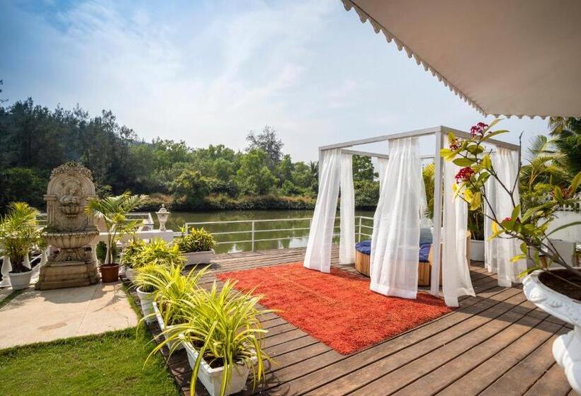 וילה עם 4 חדרי שינה, Stone Wood Riverfront Resort, Siolim