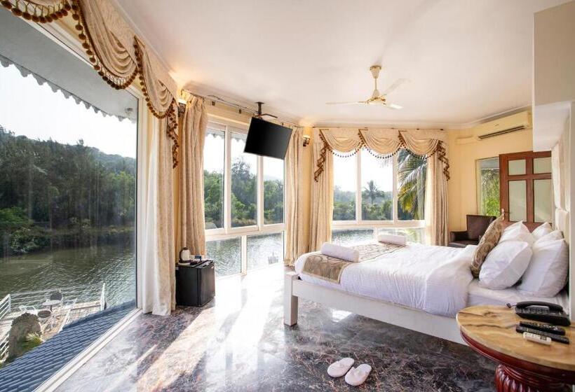 וילה עם 4 חדרי שינה, Stone Wood Riverfront Resort, Siolim