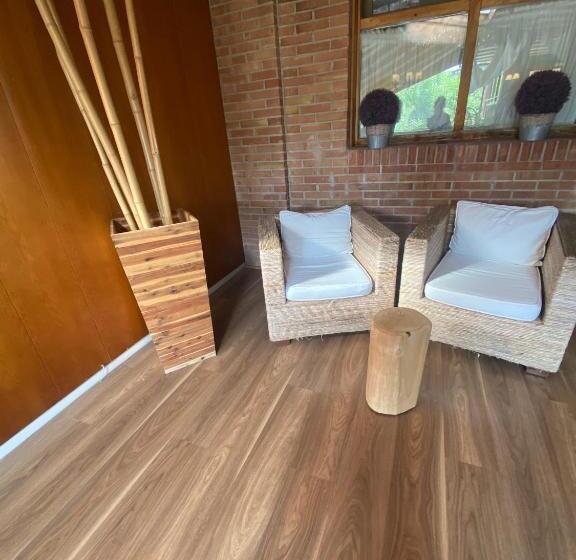 バス共有のスタンダードルーム, Albergue Jakue