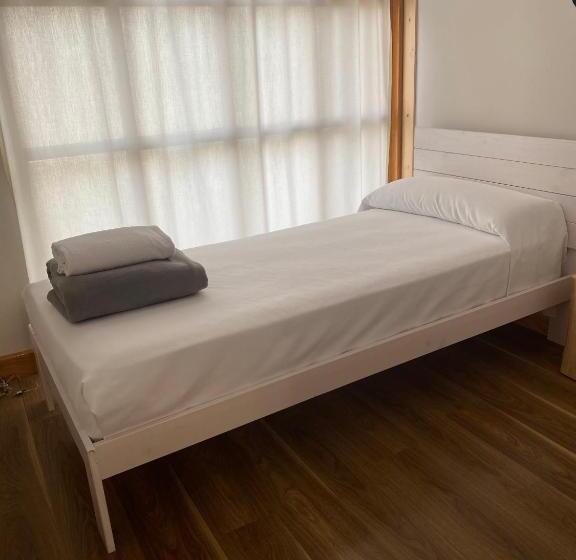 バスルーム共有のシングルスタンダード, Albergue Jakue