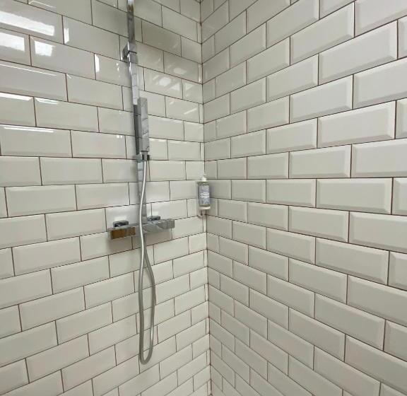 バスルーム共有のシングルスタンダード, Albergue Jakue