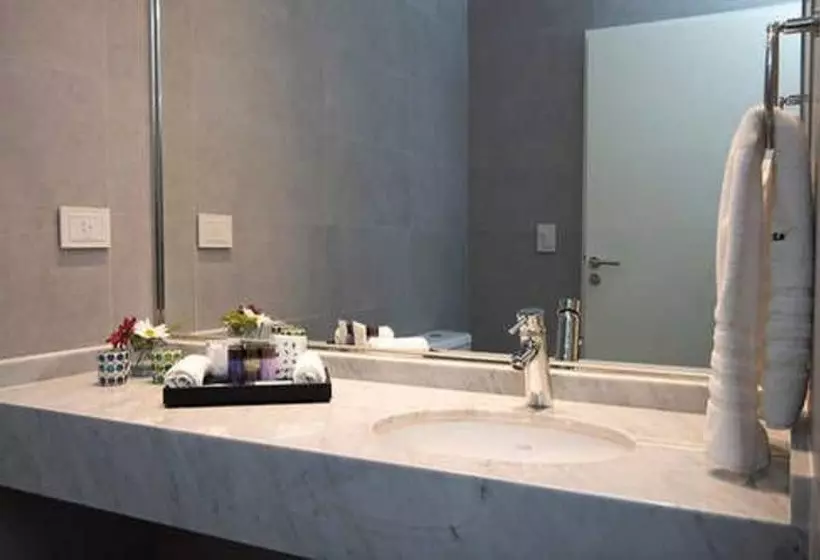 استودیوی استاندارد, Arc Arenales Studios & Suites