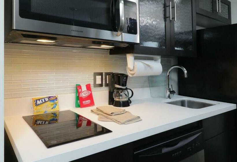 Номер Deluxe, Candlewood Suites Celaya By Ihg