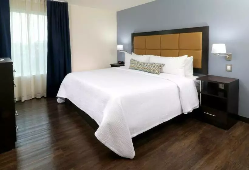 キングサイズベッドのスイートルーム, Candlewood Suites Celaya By Ihg