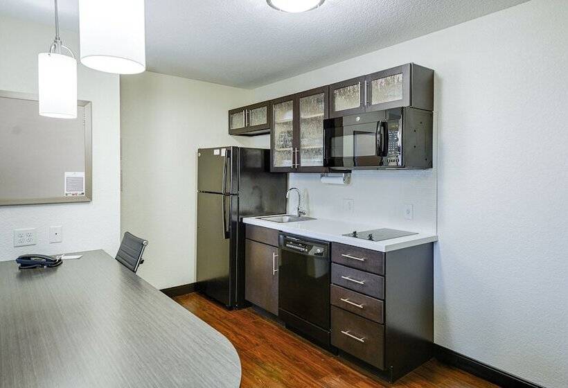 جناح, Candlewood Suites Lakeville I 35, An Ihg