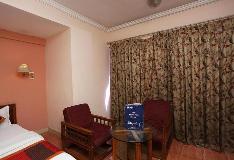 三人经典房间, Capital O 4604 Shiva S Regency